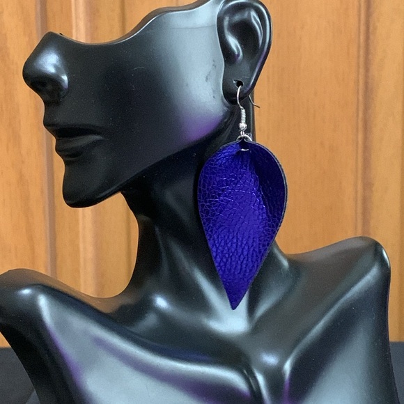 Boho Faux Leather Leaf Earrings - Picture 2 of 3